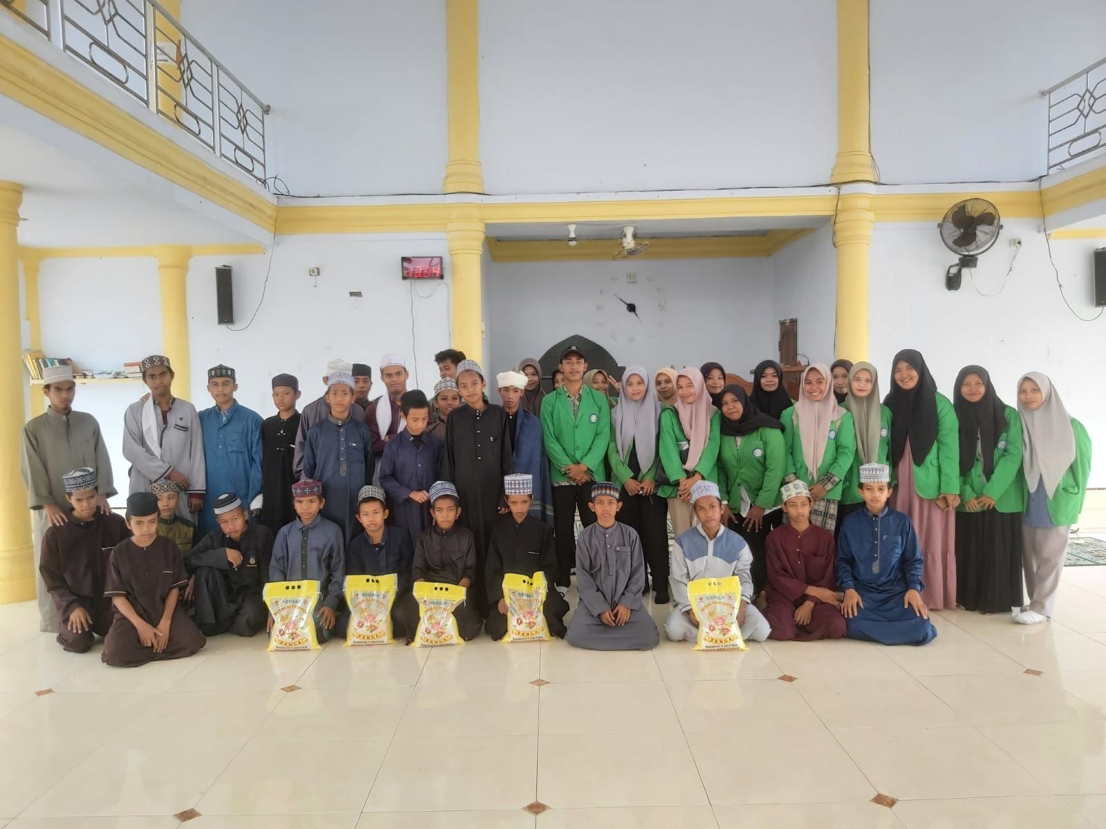 BEM STAI Wakatobi Salurkan Bantuan di Pondok Pesantren Al-Ansor