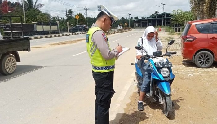 Polda Sultra Tegur Pelanggar Kendaraan Bermotor di Hari Pertama Operasi Keselamatan Anoa 2024