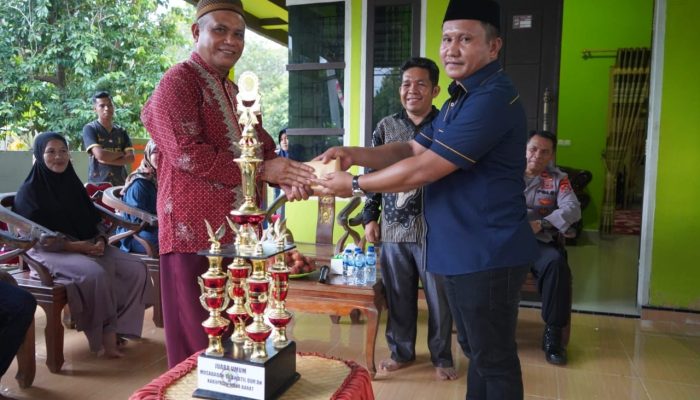 Berhasil Raih Juara Umum MTQ Mubar, Kecamatan Kusambil Terima Bonus dari La Ode Darwin