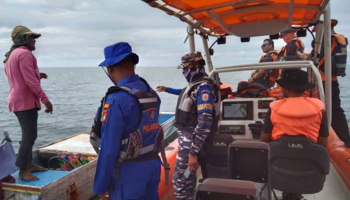 Pencarian Nelayan Terjatuh dilaut Kapota Tim TNI Polri dan Basarnas Berkolaborasi