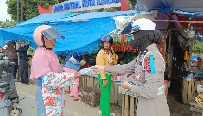 Operasi Keselamatan Anoa Polda Sultra Edukasi Masyarakat di Kawasan Pasar Sentral Kota Kendari
