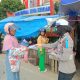Satgas Operasi Keselamatan Anoa Polda Sultra Bagikan Stiker Edukasi Keselamatan Berlalu Lintas di Kawasan Pasar Sentral Kota Lama Kendari
