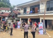 Dokkes Polda Sultra Gelar Baksos Kesehatan dan Berbagi Takjil untuk Korban Banjir