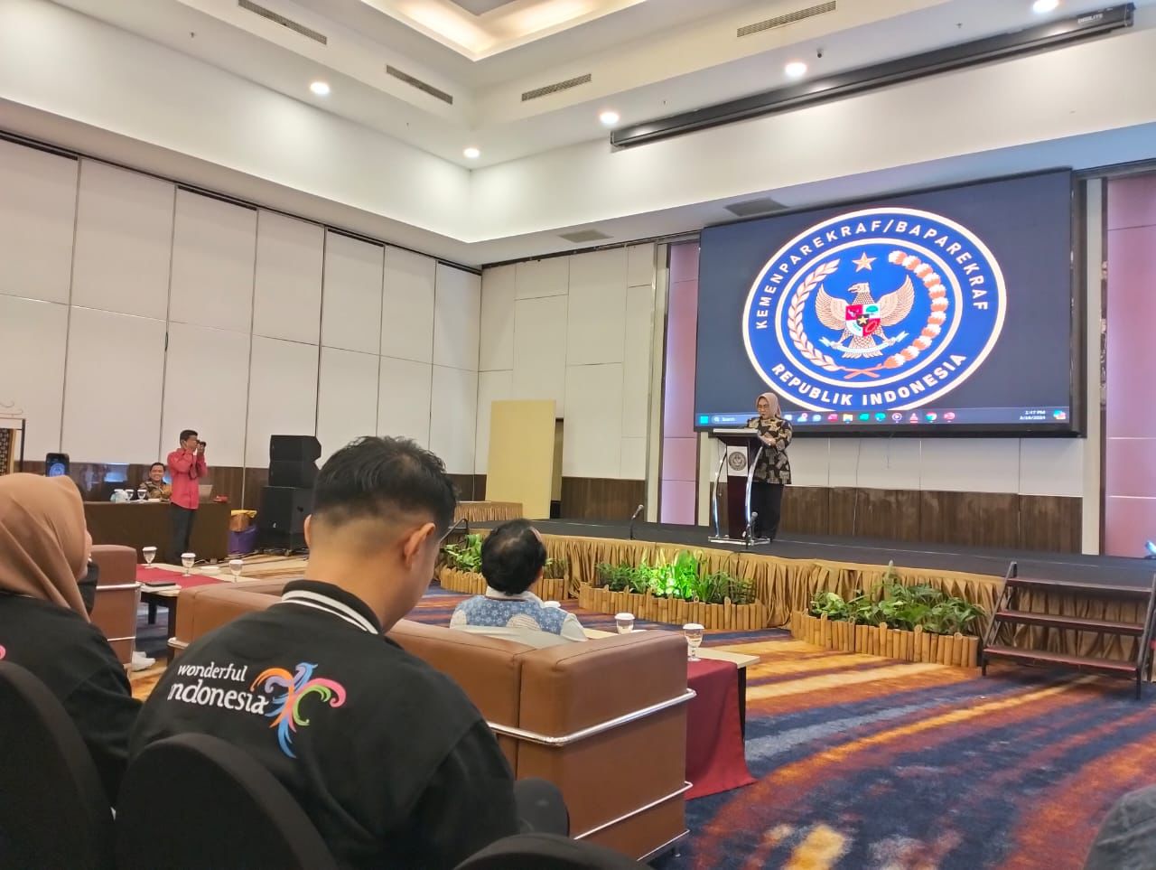 Anggota Komisi X DPR RI, Tina Nur Alam saat memberi sambutan dalam kegiatan BISA FEST Kemenparekraf di Sultra