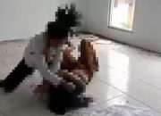 siswi SMP di Kota Kendari berinisial AR (korban) dihajar oleh teman sebayanya (pelaku)