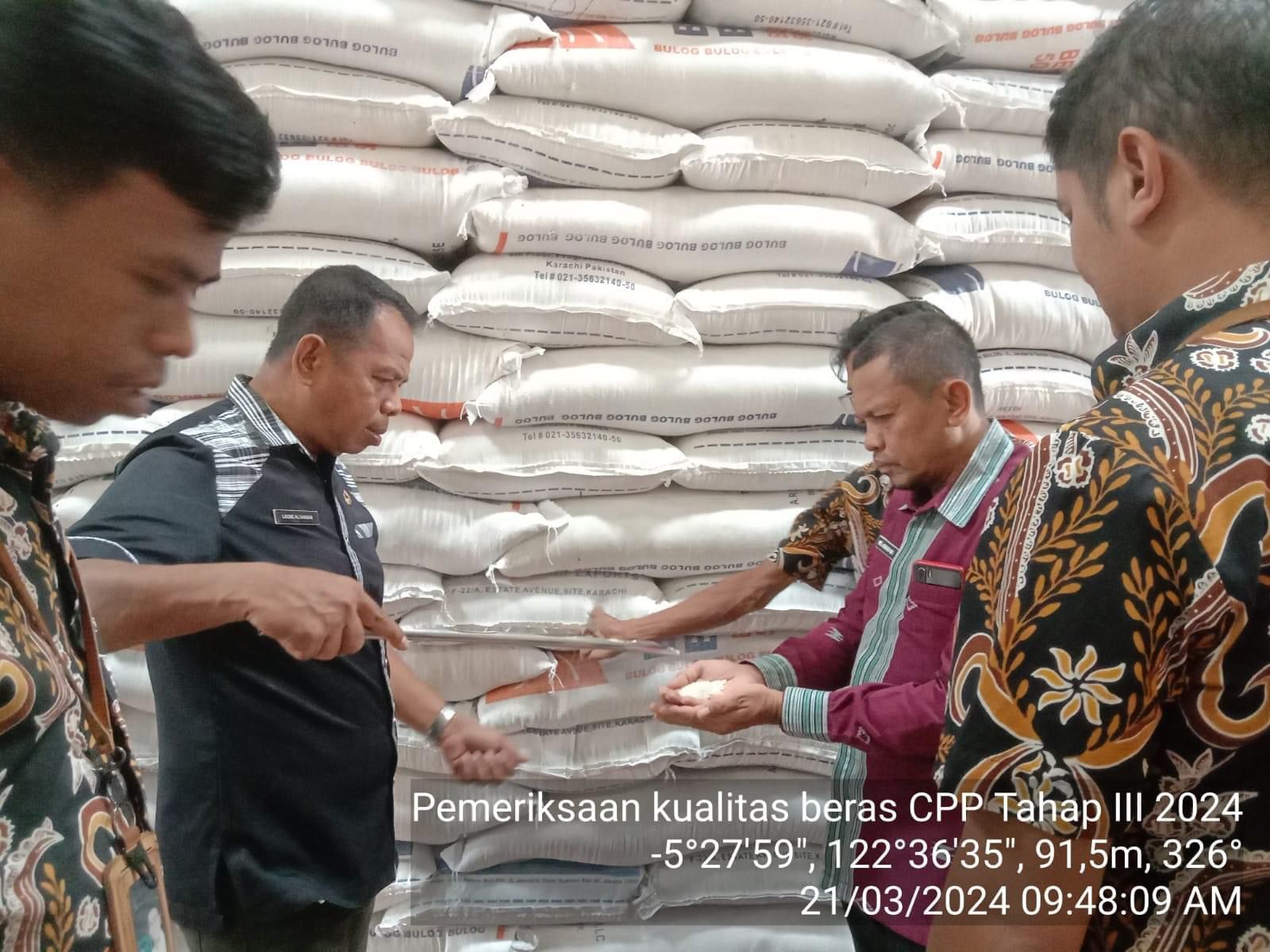 Pemeriksaan kualitas beras cadangan pangan pemerintah (CPP) Tahap III Kota Baubau