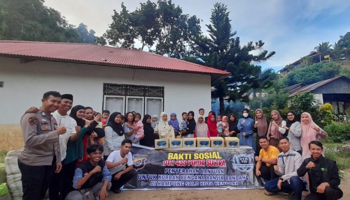 DTN 439 Polda Sultra dan DDV Sultra Bagikan Parsel Ramadhan Untuk Korban Banjir di Kendari