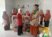 DWP Konsel Bagikan Sembako ke Pesantren dan Masyarakat Lansia
