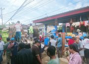 Sekretariat DPRD Kota Kendari Lakukan Kerja Bakti di Jalan Lasolo 