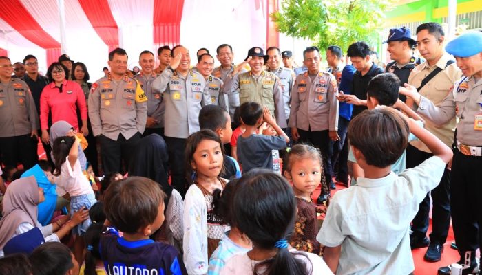 As-SDM Kapolri Hibur Anak-anak Korban Banjir Demak di Posko Trauma Healing