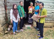 Disnaker Kota Kendari Salurkan Bantuan kepada Korban Tanah Longsor di Gunung Jati