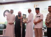 Pemkot Kendari Buka Puasa Bersama Kepala Atase Kedubes Arab Saudi Sekaligus Penyerahan Mushaf Al-Quran