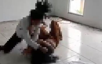Potongan video penganiayaan siswi SMP di Kecamatan Nambo, Kota Kendari