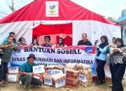 Peduli Sesama, Diskominfo Kota Kendari Serahkan Bantuan kepada Korban Banjir di Lorong Lasolo