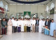 Sholat Ied 1445 H di Masjid Raya Al-Kautsar, Pj. Gubernur Sultra: Mohon Maaf Apabila Belum Penuhi Seluruh Harapan Masyarakat