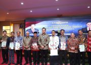 Menteri ATR/BPN RI Serahkan Sertifikat Tanah di Sultra