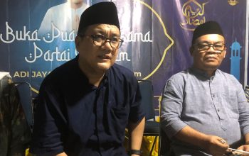 Ketua DPD Partai NasDem Konsel, Adi Jaya Putra bersama Ketua Bappilu Partai NasDem Konsel, Suparjo