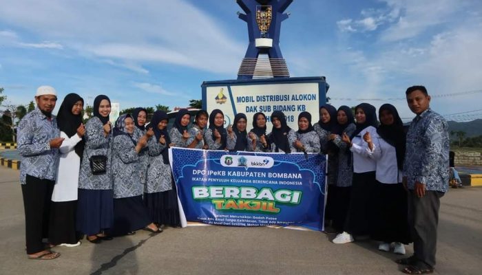 Berbagi Berkah Ramadhan, DPPKB Bombana Berbagi Takjil