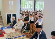 Pj Wali Kota Kendari Laksanakan Sholat Idul Fitri 1445 H di Mesjid Akbar