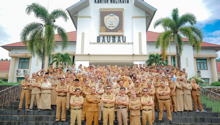 Kembali Berkantor Pasca Libur Lebaran, Pj Wali Kota Baubau Minta ASN Tingkatkan Etos Kerja