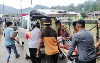 Proses evakuasi jenazah korban pembunuhan