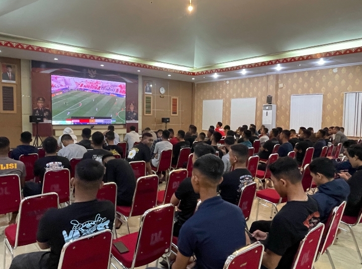 Nonton bareng semifinal Piala Asia U-23 di Aula Dachara, Polda Sultra