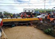 Cegah Banjir Susulan, Pemkot Kendari bersama Warga Lakukan Aksi Bersih-bersih Kali Andonohu