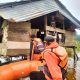 Tim Pos SAR Konawe Utara Melakukan Proses Evakuasi Dua Korban Banjir Terjebak di Kebun