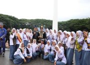 Momen Hardiknas 2024, 19 Siswa SMA Sederajat Terima Beasiswa Manfaat dari Pemprov Sultra