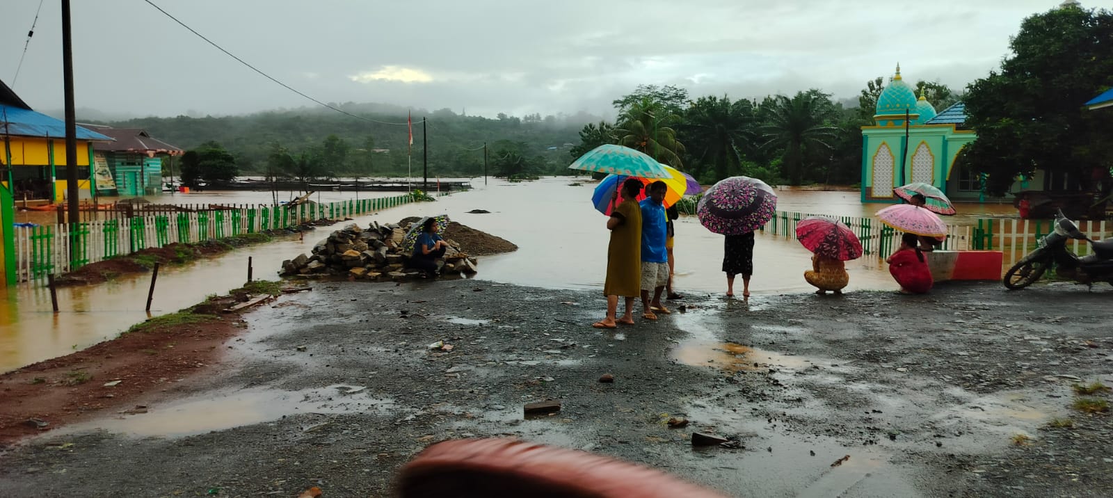 Jalan Trans Sulawesi terendam banjir
