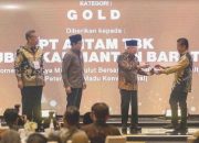 Wakil Presiden RI K.H. Ma’ruf Amin menyerahkan Piala CSR dan PDB Award 2024 bagi PT Antam