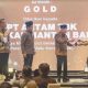 Wakil Presiden RI K.H. Ma’ruf Amin menyerahkan Piala CSR dan PDB Award 2024 bagi PT Antam