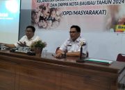 Kadis Kominfo Kota Baubau, Andi Hamzah Machmud (Kanan) memimpin rapat persiapan Harkitnas ke-116