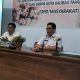 Kadis Kominfo Kota Baubau, Andi Hamzah Machmud (Kanan) memimpin rapat persiapan Harkitnas ke-116