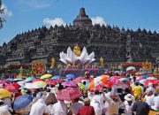 Umat Buddha di Indonesia merayakan Hari Waisak di Candi Borobudur