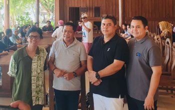 Anggota DPR RI Hugua (kedua dari kiri) saat jumpa pers di Patuno Resort