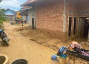 Rumah warga yang terdampak banjir di Kecamatan Wuawua, Kota Kendari