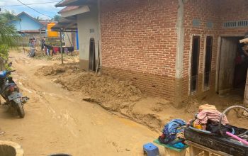 Rumah warga yang terdampak banjir di Kecamatan Wuawua, Kota Kendari