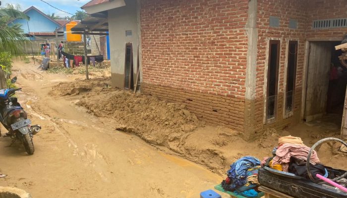 Banjir Melanda Kecamatan Wuawua, Aktivitas Warga Lumpuh Total
