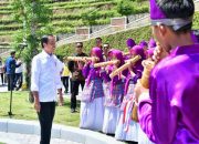 Di Bendungan Ameroro, Jokowi Disambut Tarian Mondotambe dan Musik Bambu