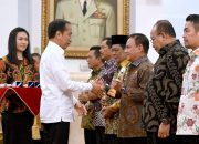 Berhasil Kendalikan Inflasi di Sultra, Pj Gubernur Terima Penghargaan Presiden Jokowi