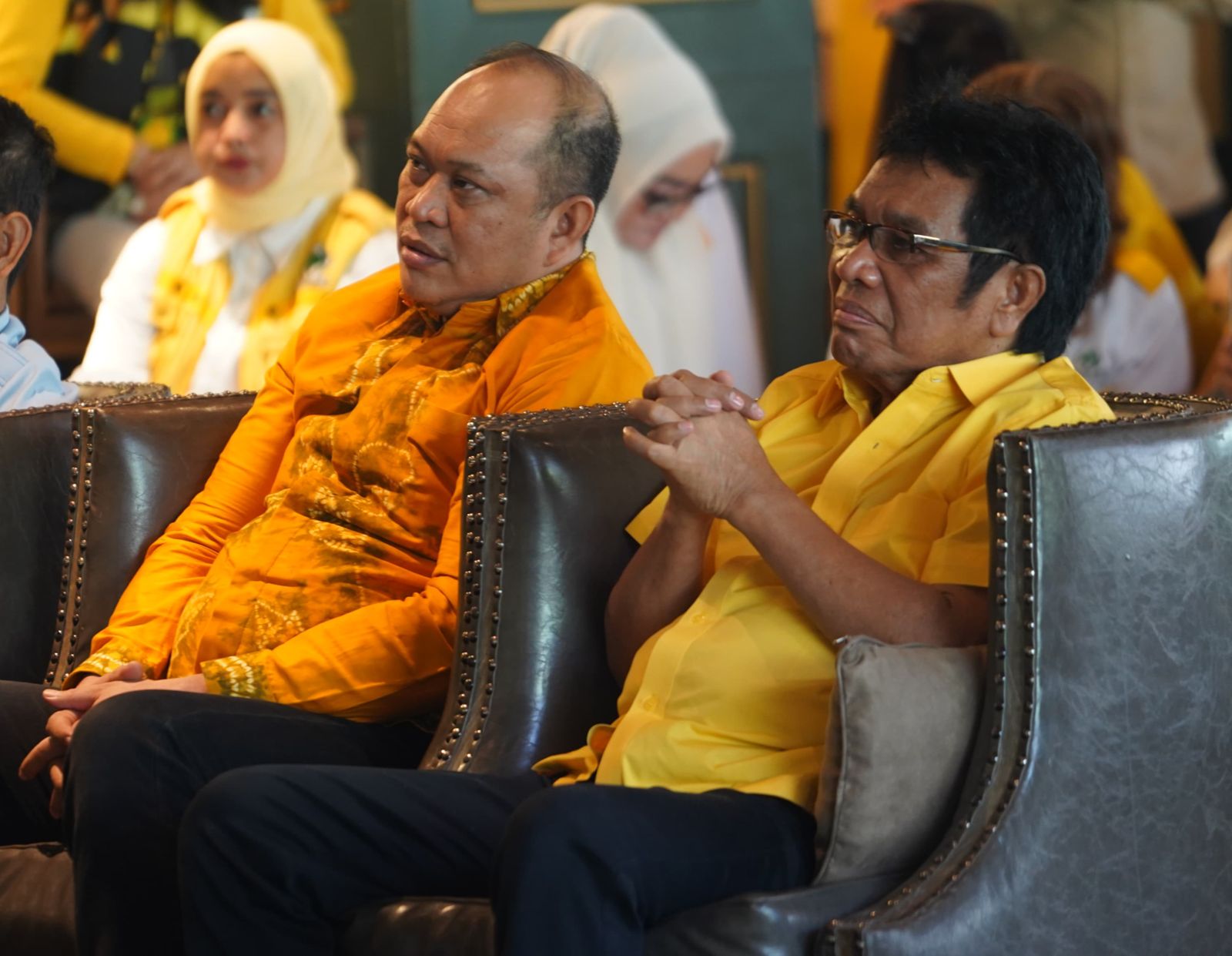 Ketua Dewan Pertimbangan DPD Partai Golkar Sultra Ridwan Bae bersama Bupati Konawe Utara Ruksamin saat kegiatan Temu Kader Partai Golkar