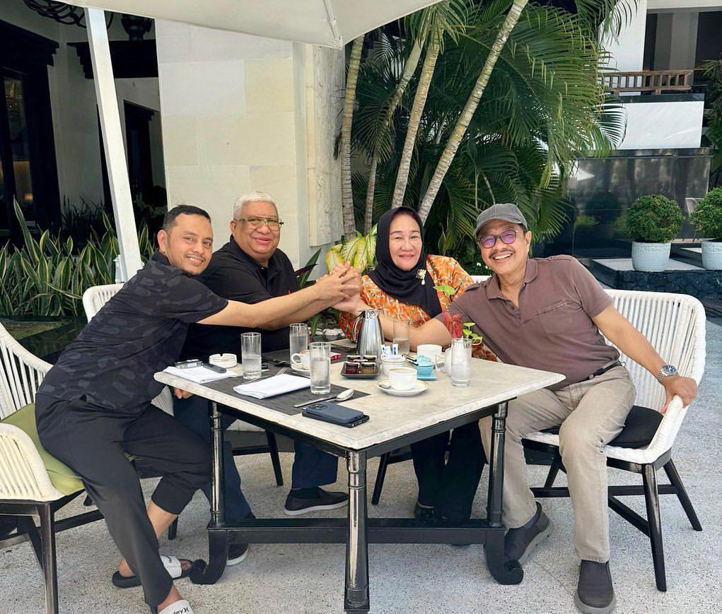 Diskusi santai dengan DPP Partai NasDem serta DPW NasDem Sulawesi Tenggara, membahas arah pembangunan daerah khususnya wilayah Sulawesi Tenggara melalui peran Partai NasDem