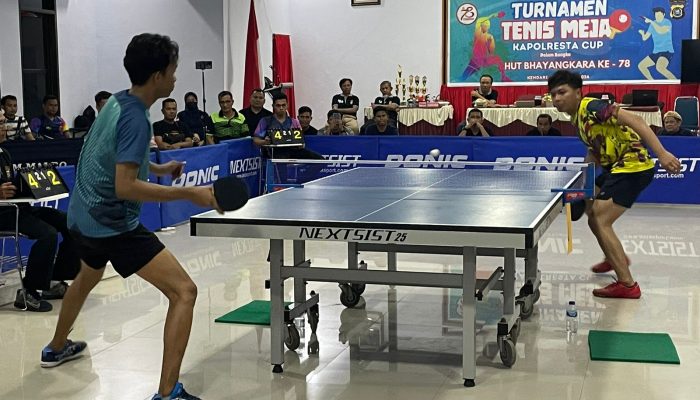 Sambut HUT Bhayangkara ke-78, Kapolresta Kendari Gelar Turnamen Tenis Meja, Tim Black Panther Raih Juara