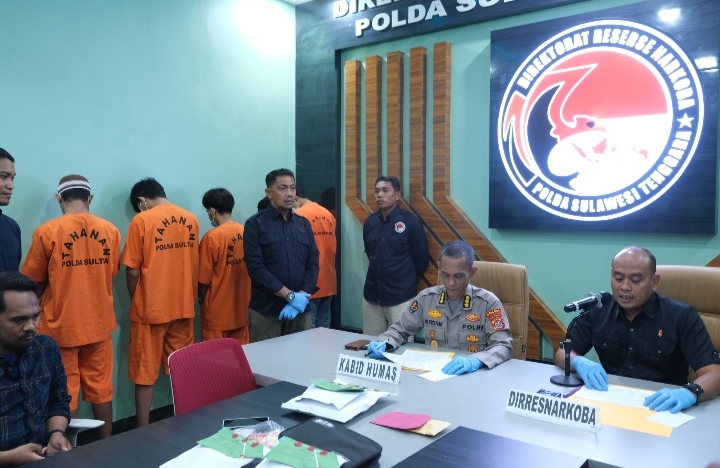 Ditresnarkoba Polda Sultra Gelar Konferensi Pers Pengungkapan Pengedar Narkoba Jaringan Lapas di Aula Ditresnarkoba Polda Sultra