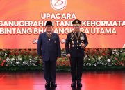 Menhan Prabowo Subianto Terima Penghargaan Tanda Kehormatan Bintang Bhayangkara Utama Polri
