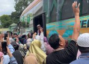 Tiba di Kendari, Jemaah Haji Kota Kendari Kloter 28 Disambut Hangat Keluarga