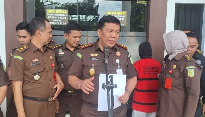 Tersangka dan Barang Bukti Kasus Menantu Bunuh Mertua di Kendari Dilimpahkan ke Kejari