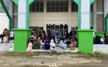 Suasana gedung Asrama Haji Kendari yang mulai dipadati keluarga para jemaah haji kloter 28