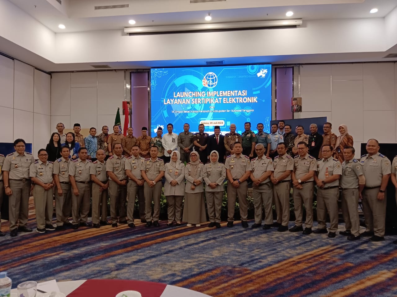 Foto Bersama Usai Peluncuran Implementasi Layanan Sertifikat Elektronik